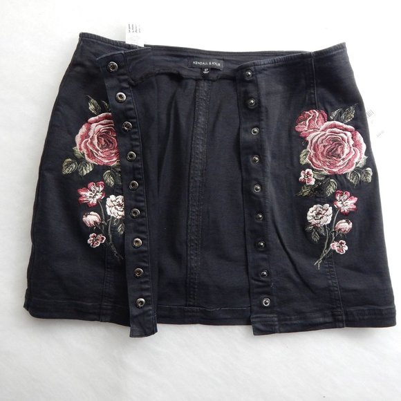Kendall & Kylie PacSun Womens Embroidered Floral Button Down Mini Skirt Black Si - Picture 3 of 9